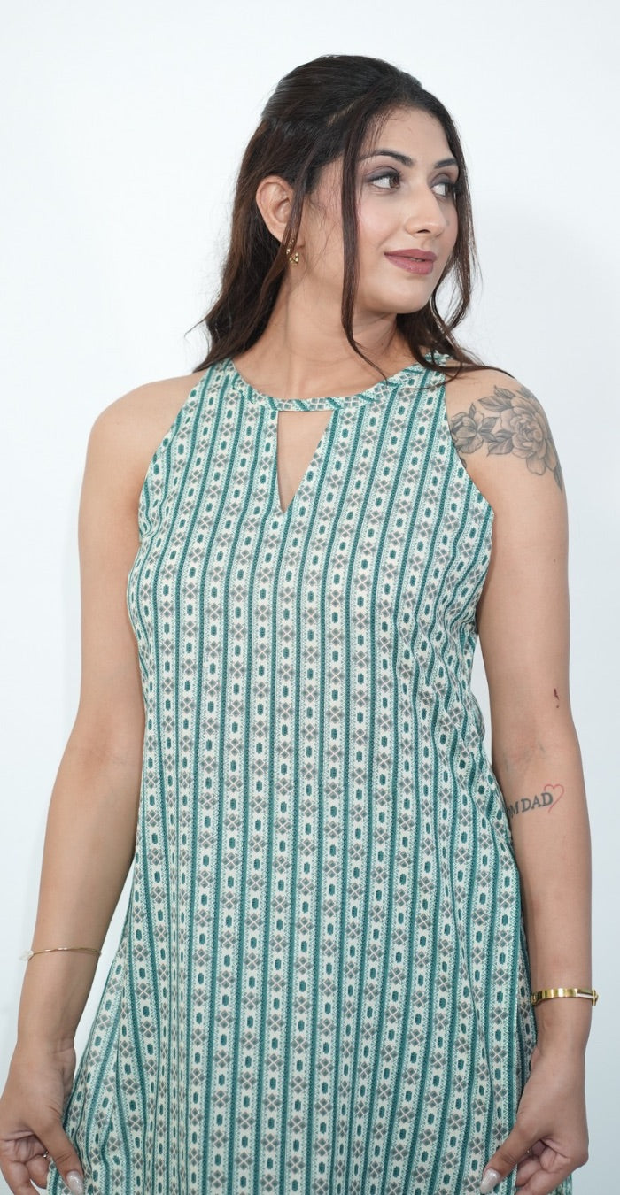 Green Colour Stylish Sleeveless Kurti Set (Top & Bottom)