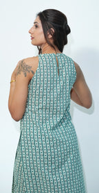 Green Colour Stylish Sleeveless Kurti Set (Top & Bottom)