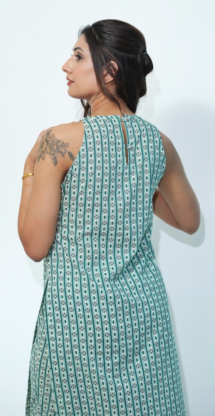 Green Colour Stylish Sleeveless Kurti Set (Top & Bottom)