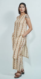 Beige Colour Trendy Sleeveless Kurti Set (Top & Bottom)